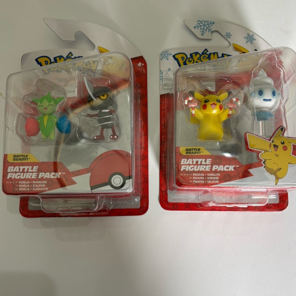 Pokemon Battle Figure Lot pikachu holiday vanelite and Roselia Pawniard